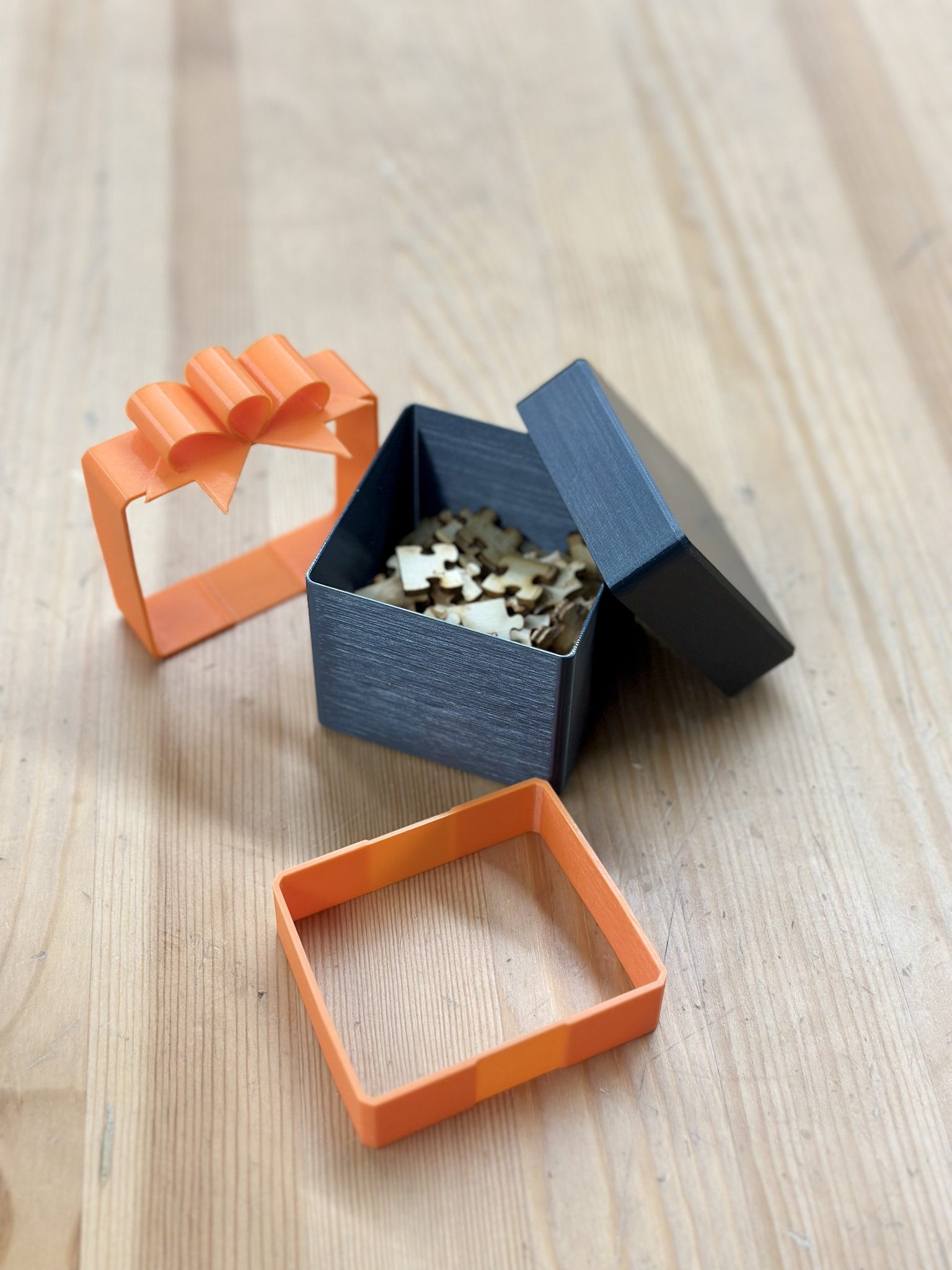Custom-made jigsaw puzzle in a 3D-printed gift box (Cambridge, MA)